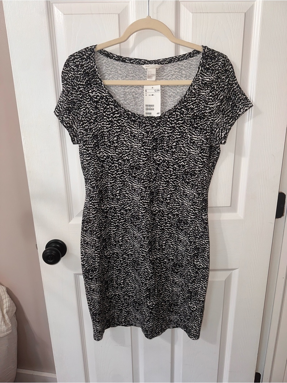 H&M Black and White Printed Scoop-Neck Dress